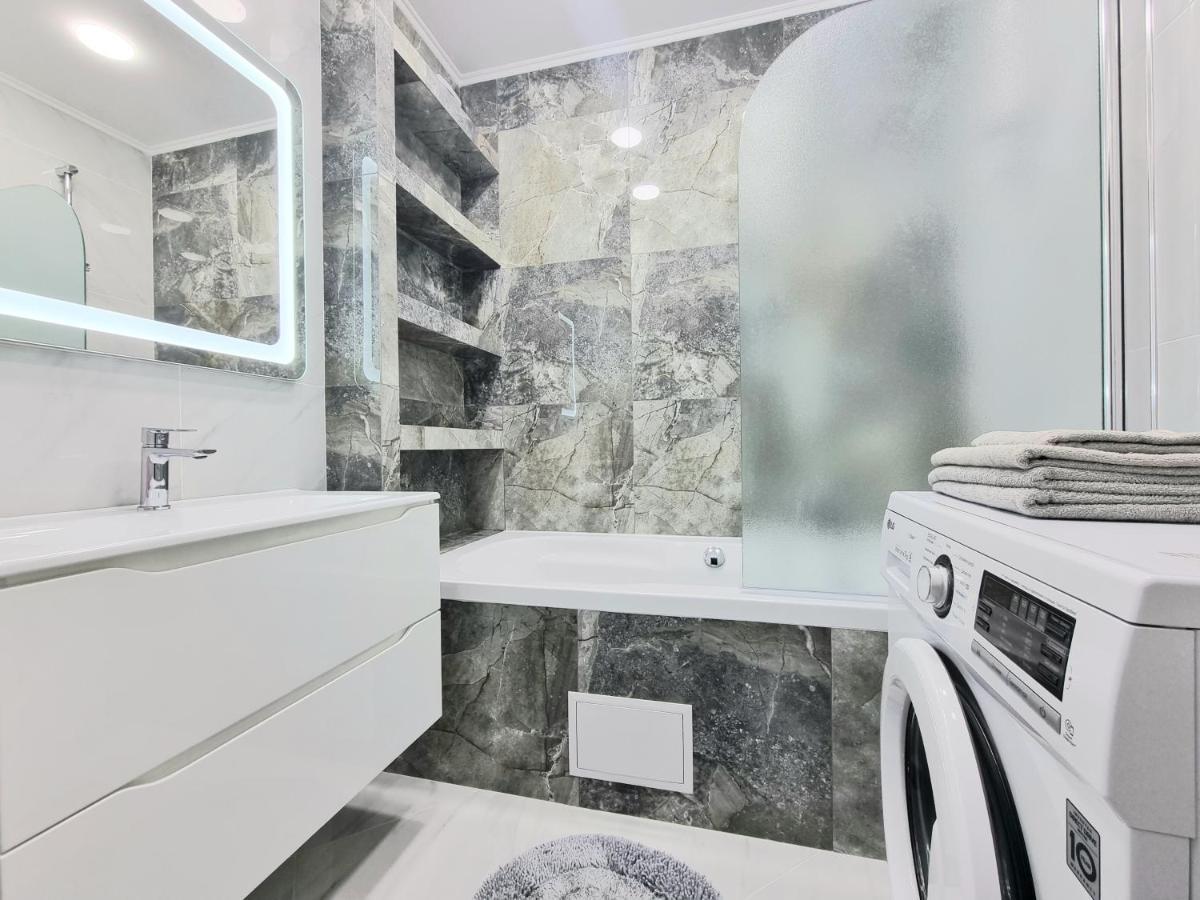 Center, Albisoara Str., 1Bedroom And Living With Balcony Kisinyov Kültér fotó